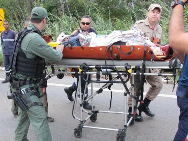 Motorista � resgatado de helic�ptero ap�s despencar em pared�o no Port�o do Inferno em Chapada dos Guimar�es