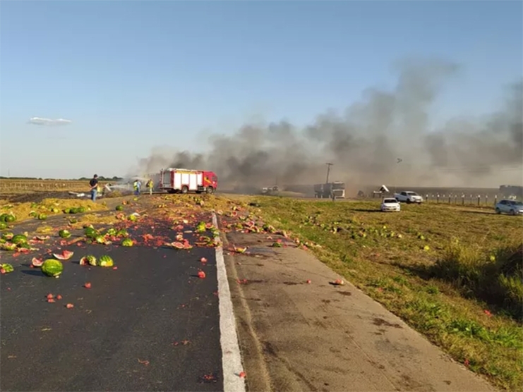 Dois motoristas morreram neste domingo em acidente na BR-163 em Sorriso (MT)
