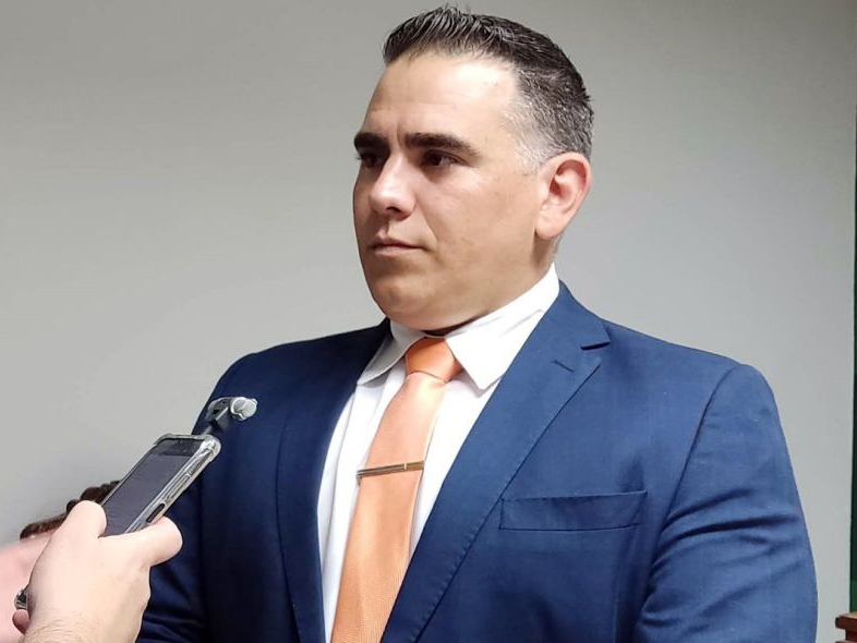 Justi�a acata parcialmente pedido do MP e apreende celulares de vereador Paccola