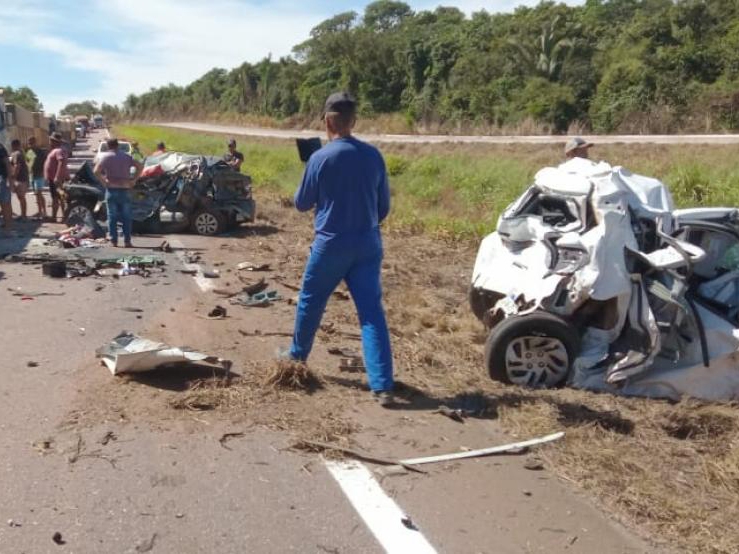 Colis�o envolveu 6 ve�culos na BR 070 em Campo Verde, uma pessoa morreu e v�rias ficaram feridas