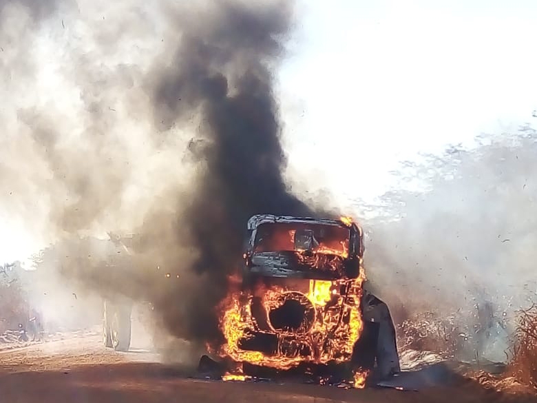 �nibus da via��o Xavantes pega fogo e quase causa uma trag�gia na Br 158