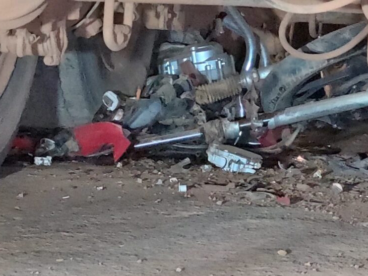 Moto � esmagada por carreta e homem morre na hora em rodovia de Sinop