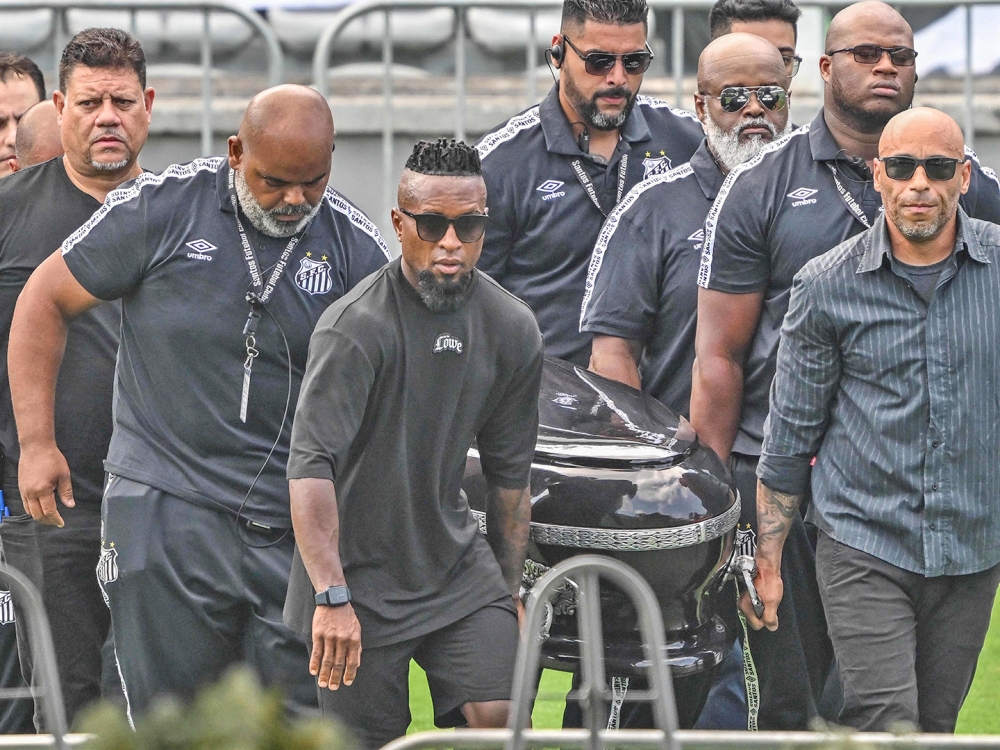 Corpo de Edson Arantes do Nascimento � sepultado em Santos