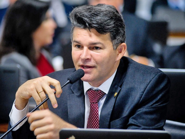 Deputado Jos� Medeiros (MT) tem contas retidas em redes sociais por decis�o judicial
