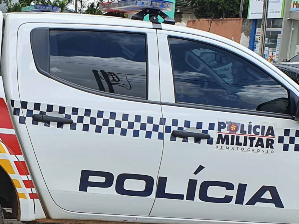 Mulher chama a PM por que um homem nu invadiu sua resid�ncia.
