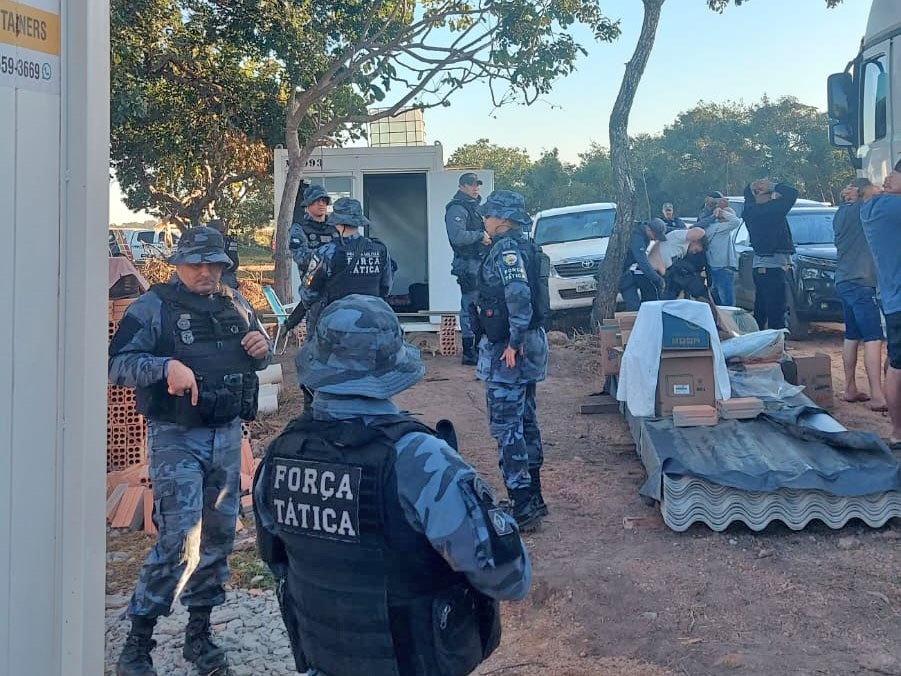 Doze suspeitos foram presos tentando invadir uma fazenda a 70 km de Ribeir�o Cascalheira Secom-MT