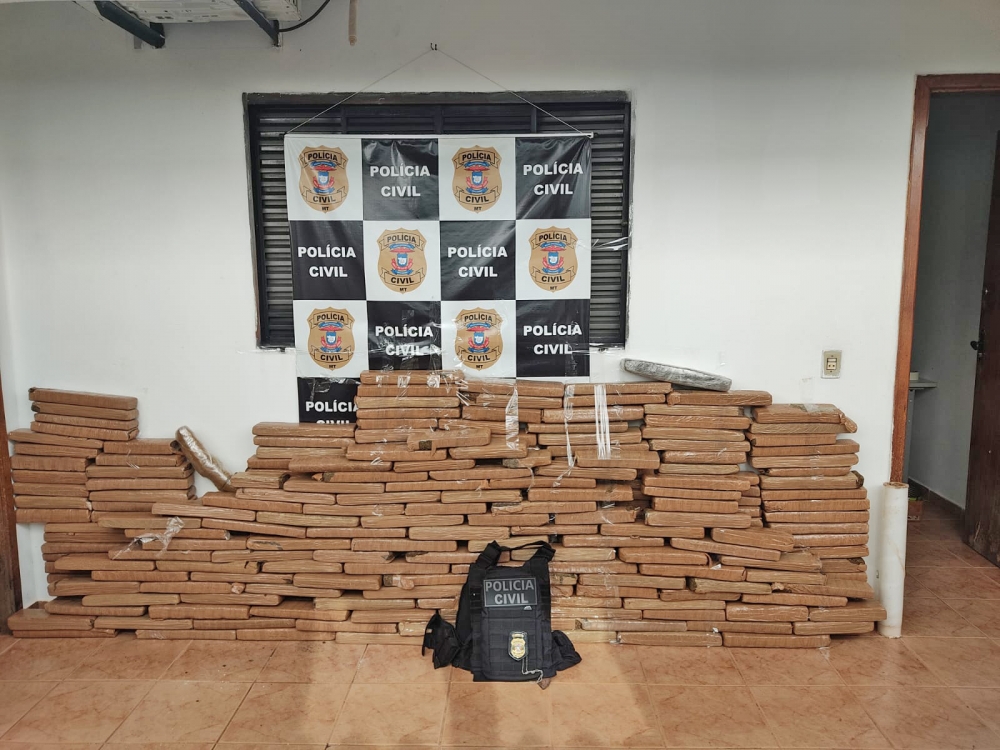 Pol�cia Civil apreende 280 tabletes de maconha em fazenda em Pedra Preta, Mato Grosso