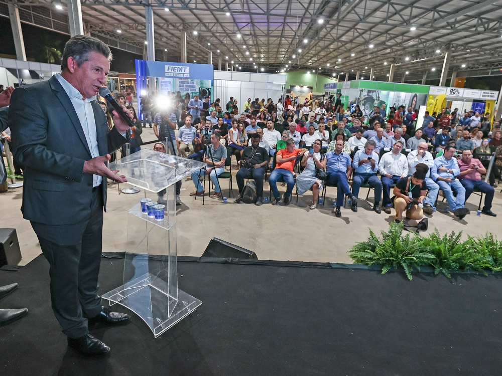  Governador refor�a compromisso de toler�ncia zero �s invas�es de terras em Mato Grosso