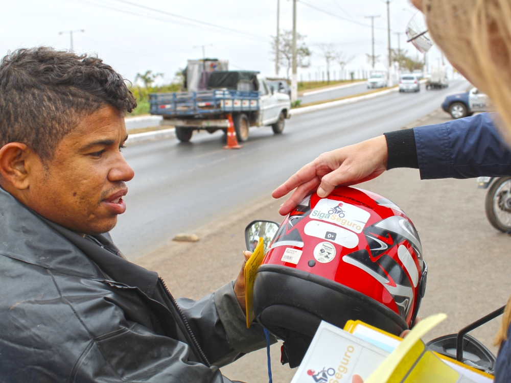Detran-MT realiza a��es educativas em comemora��o ao Dia Nacional do Motociclista