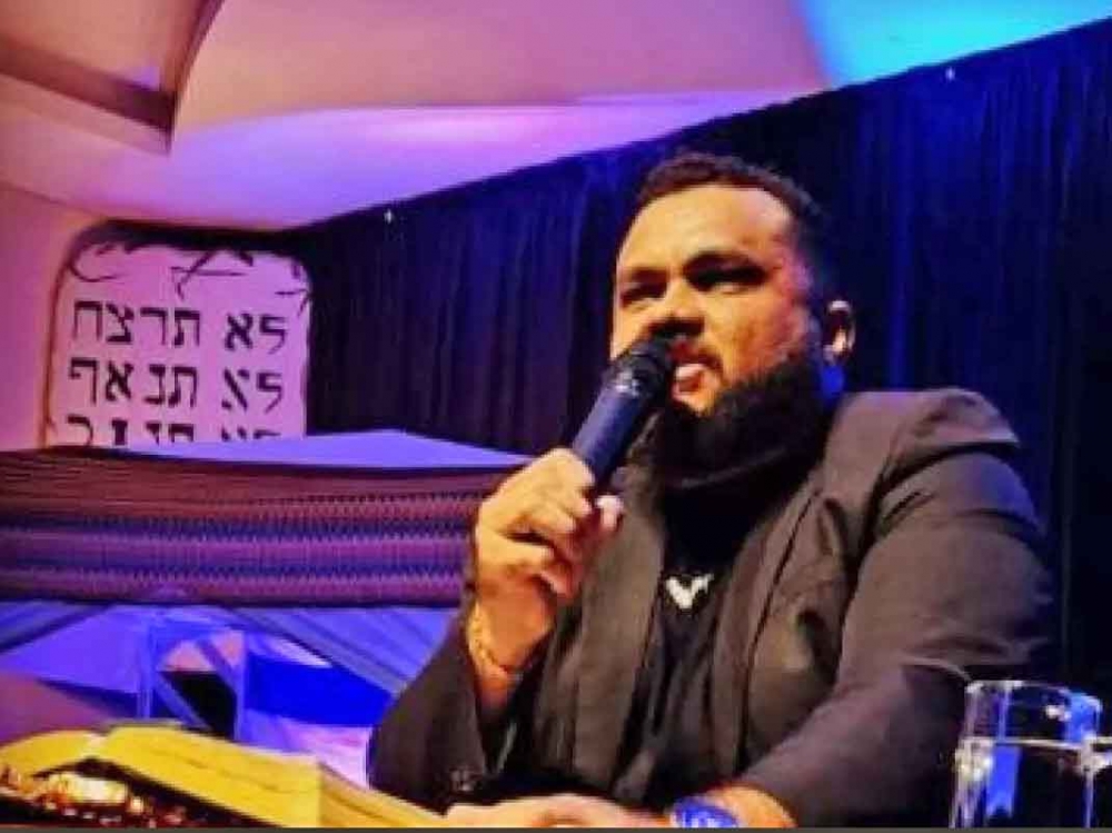 Pastor evang�lico morre ap�s colidir carro contra carreta na BR-070 em General Carneiro, MT