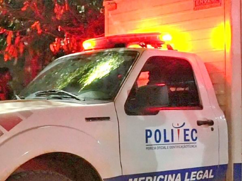 Homem mata ex-mulher a facadas na frente do filho e depois comete suic�dio em Tangar� da Serra