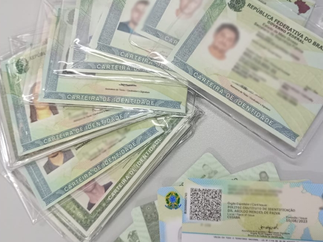 Politec suspende emiss�o de carteiras de identidade para ajustes ao sistema da Receita Federal