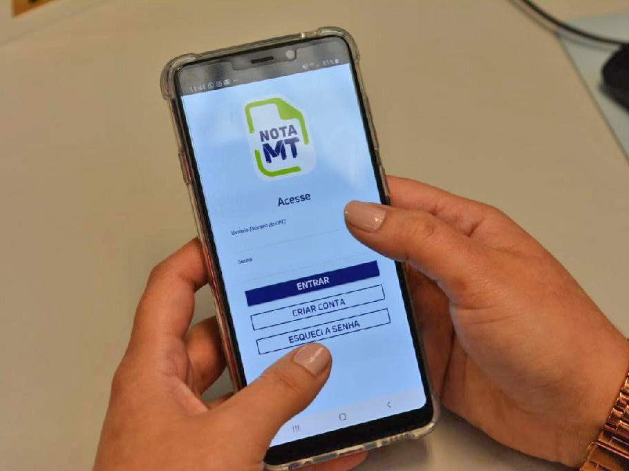 Governo entrega cheques de R$ 20 mil do Nota MT a entidades sociais