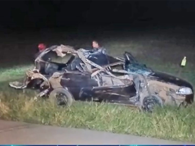 Passageiro morre depois de carro em que estava colidir com caminh�o parado em Sinop