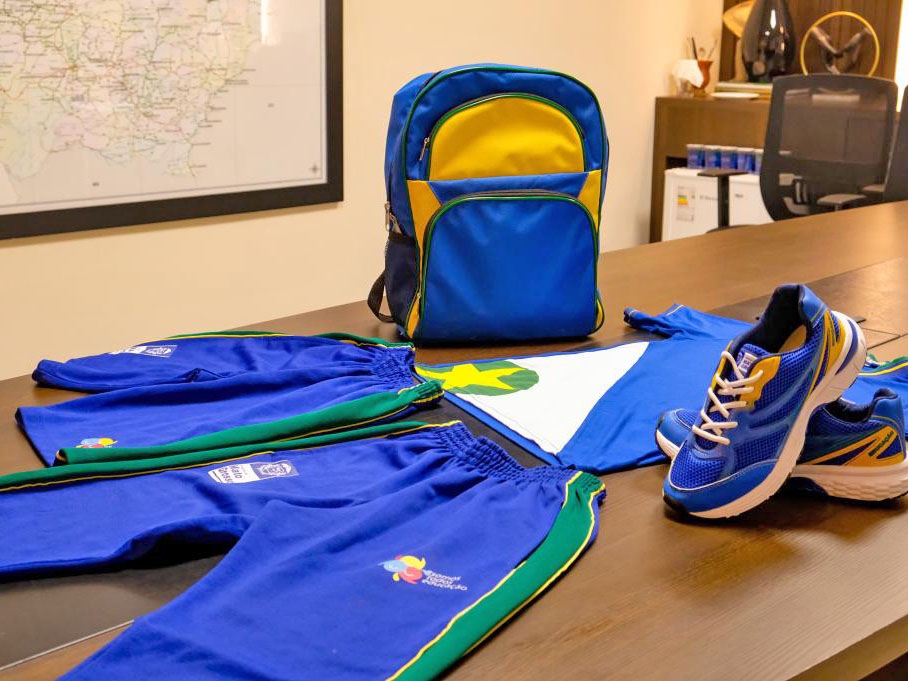  Governador envia projeto para tornar obrigat�rio o uso de uniformes nas escolas estaduais