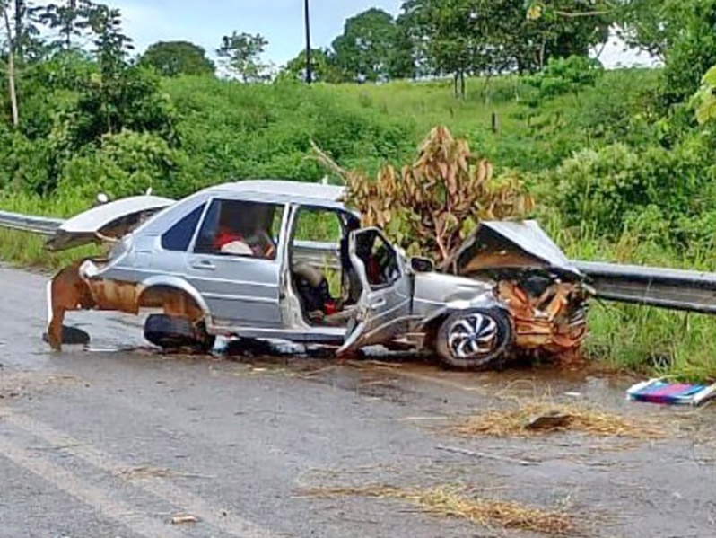 Mulher morre e dois ficam feridos em grave acidente entre Japuran� e Nova Bandeirantes