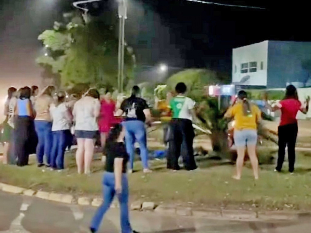 16 alunos de Escola de Guarant� do Norte passam mal ap�s ingerirem doces oferecidos por duas pessoas.