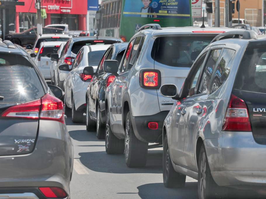 Licenciamento de ve�culos com placa final 6 deve ser pago at� 30 de junho