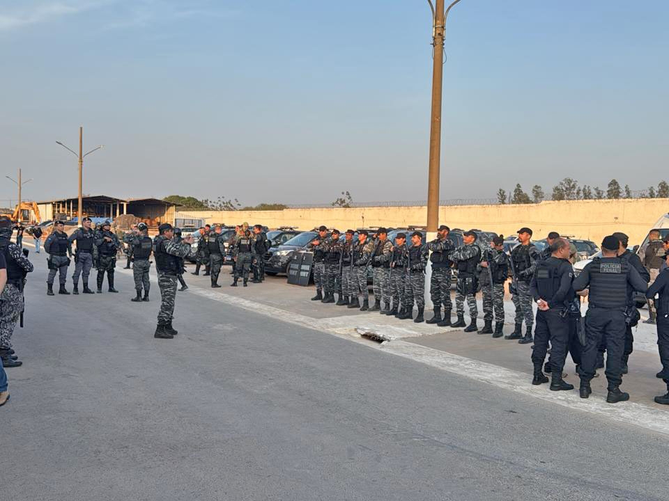 For�as de seguran�a de MT fazem opera��o na Pres�dio Central do Estado