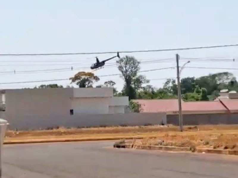Quatro pessoas saem ilesas ap�s pouso for�ado de helic�ptero em Quer�ncia - MT 