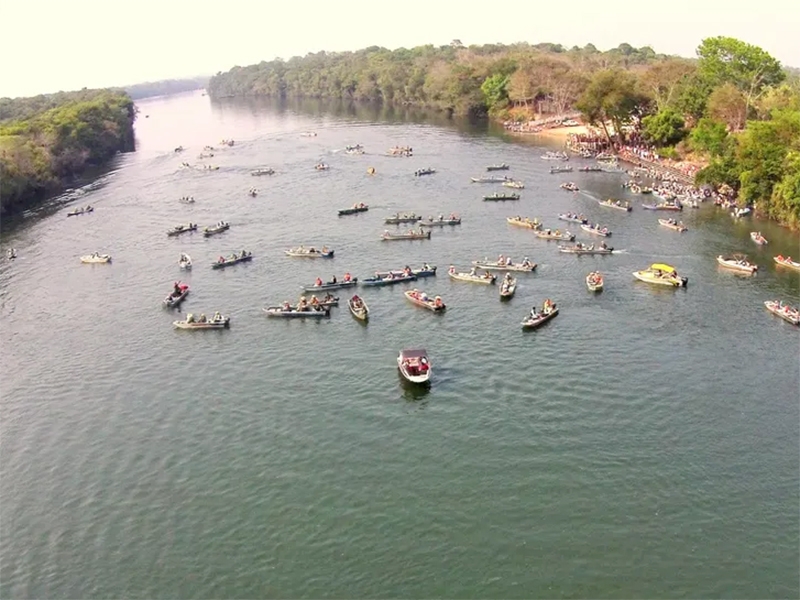 Deputados apresentam projeto para revogar lei que pro�be pesca comercial por 5 anos em MT