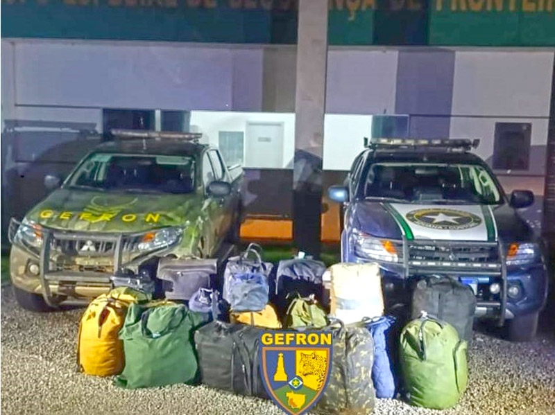 Gefron prende homem com mais de 2 mil pe�as de roupas contrabandeadas da Bol�via