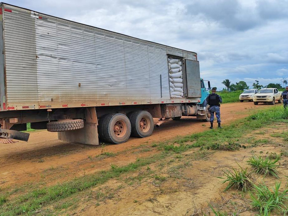 Sema e PM deflagram opera��o em reserva extrativista de MT e apreende caminh�o com sementes de capim