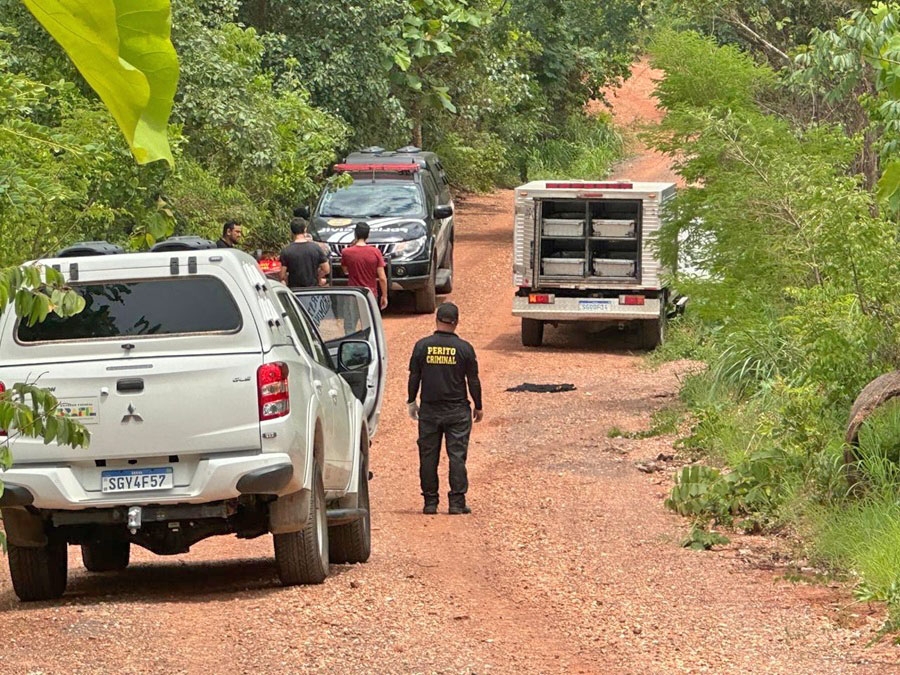 Dois corpos amarrados e queimados s�o encontrados na �rea rural de Jangada