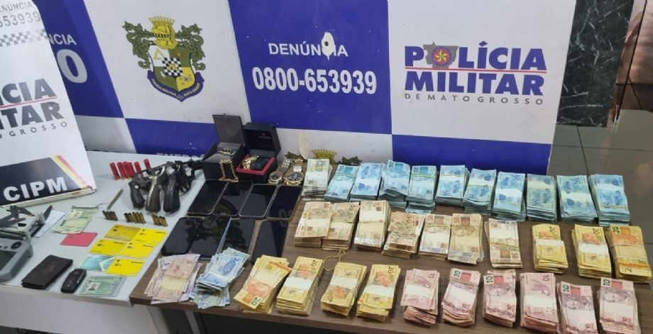Mais de R$ 300 mil foram apreendidos com trio morto durante confronto com a PM em Confresa