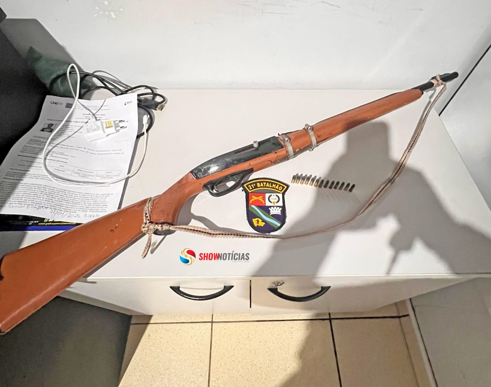 Homem detido em Paranorte possu�a arma semiautom�tica .22 de uso restrito e 13 muni��es intactas.