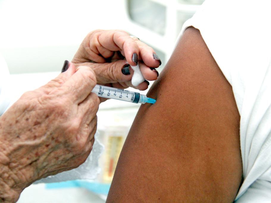  Vacina��o contra gripe passa a ser aplicada em todos os p�blicos a partir desta ter�a-feira (1�)
