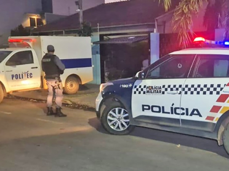 Mulher � assassinada com mais de 10 facadas em Sinop; marido foi preso