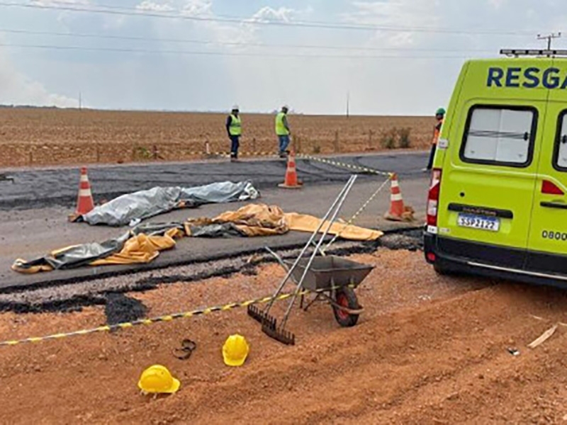 Tr�s trabalhadores morrem em acidente durante obras de duplica��o da BR-163 entre Sorriso e Lucas do Rio Verde.