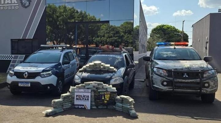 PM e Gefron apreendem 112 tabletes de pasta base de coca�na e causam preju�zo de R$ 2,2 milh�es �s fac��es