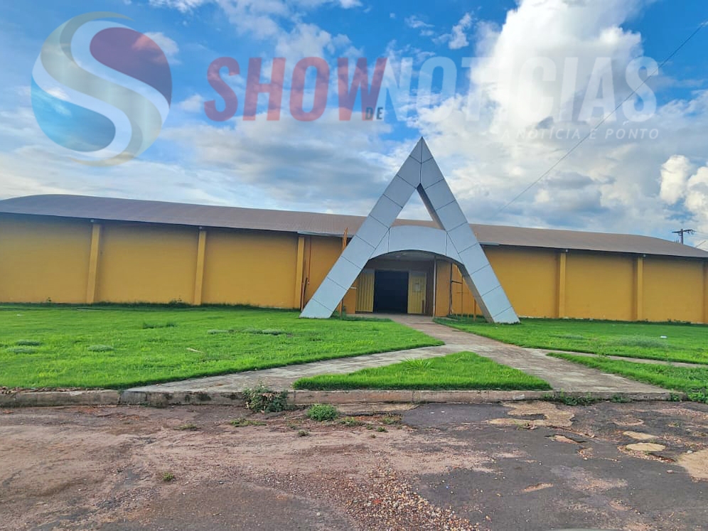 Acrivale inicia reforma do Sal�o de Eventos do Parque de Exposi��es em Juara