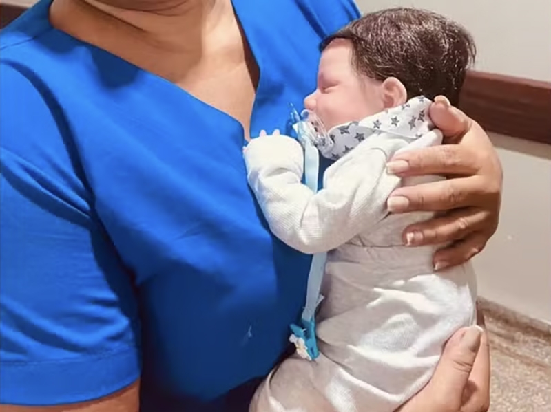 Mulher leva beb� reborn para consulta m�dica em UPA de V�rzea Grande (MT): 'sintomas de gripe'