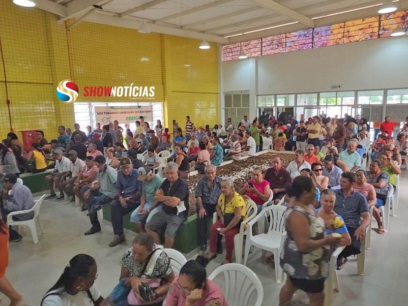 Projeto de doa��o de �culos para perto atende mais de 250 pessoas no primeiro dia em Juara