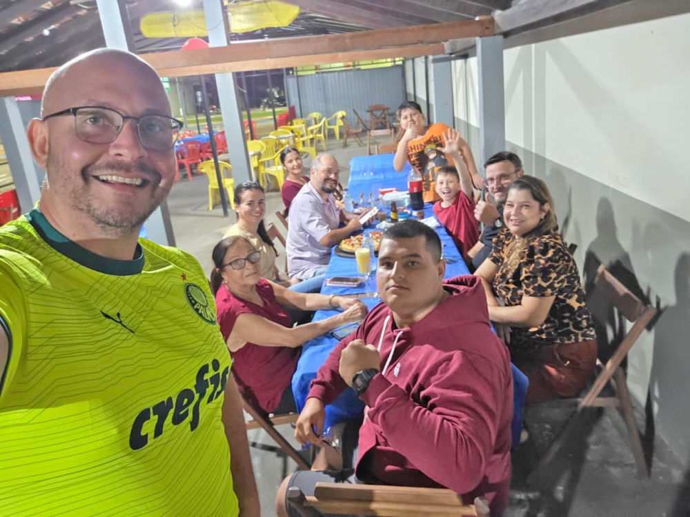 Fam�lia Santana celebra os 72 anos da matriarca Maria do Carmo Santana em Juara