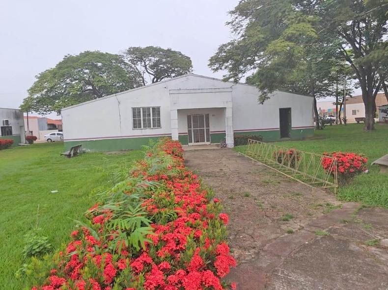 Lei autoriza cess�o de �rea p�blica para constru��o de Centro de Treinamento da CDL em Juara.