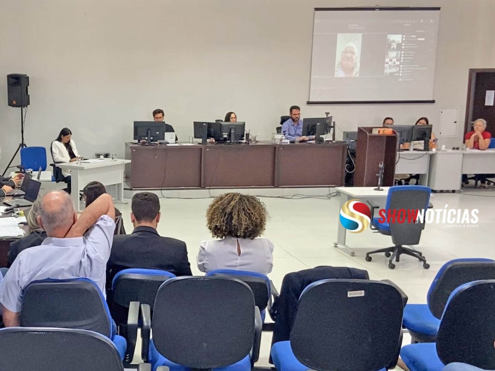 Tribunal do J�ri absolve acusados da chamada 