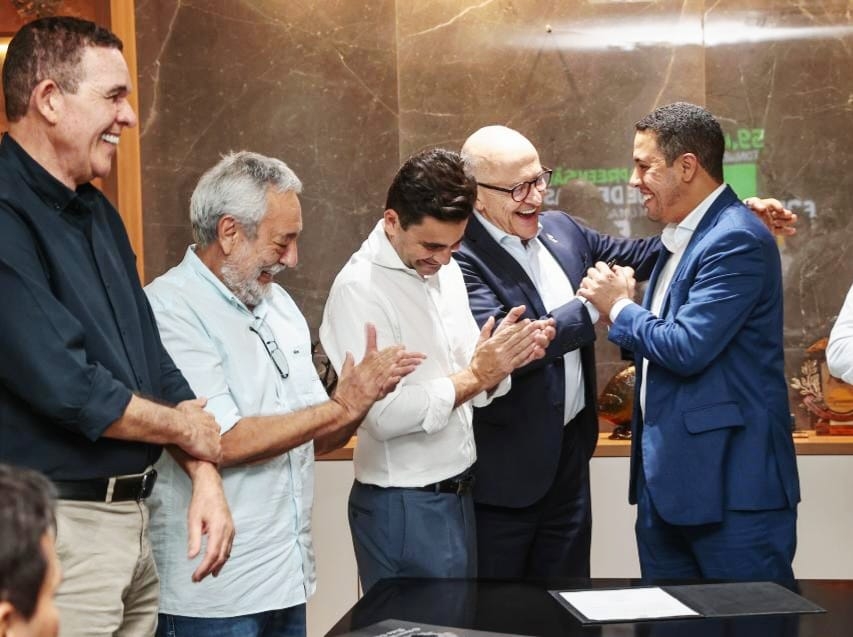  Otaviano Pivetta firma conv�nios para Noroeste de MT: Maior investimento da hist�ria de Novo Horizonte do Norte, afirma prefeito