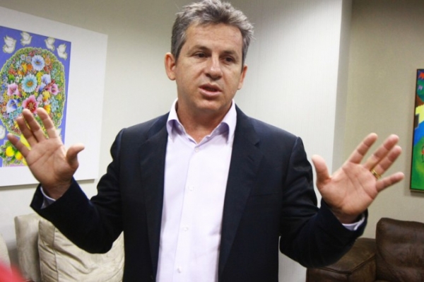Mendes n�o descarta ajudar Pinheiro a pagar d�vidas