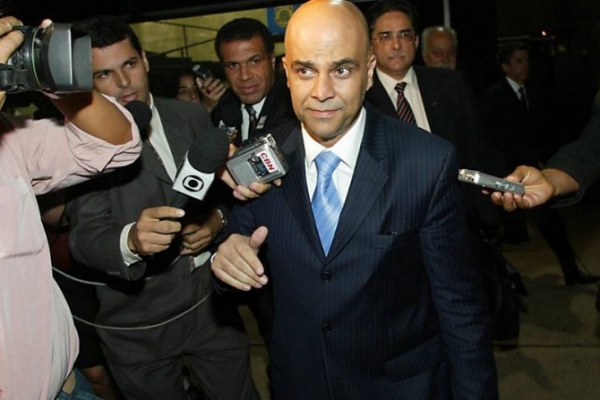 Mais quatro condenados pagar�o multa do mensal�o
