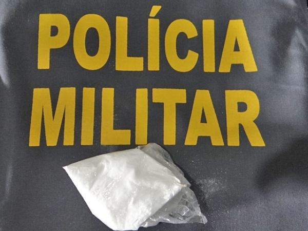 PM de Juara volta ao local onde fez apreens�o de drogas pela manh� e encontra quase 100g de coca�na.