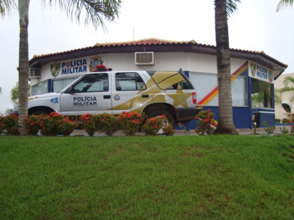 Homem leva tiro andando pela rua e ladr�es furtam moto � furtada de resid�ncia ap�s matar c�o de guarda da fam�lia.