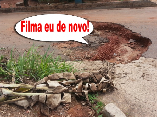 Bananeira do Maurinho n�o vingou, mas o buraco da Rua Curitiba s� cresce.