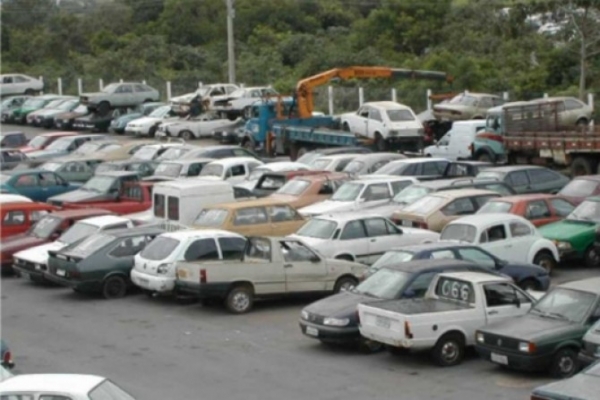 Detran coloca em leil�o 235 ve�culos