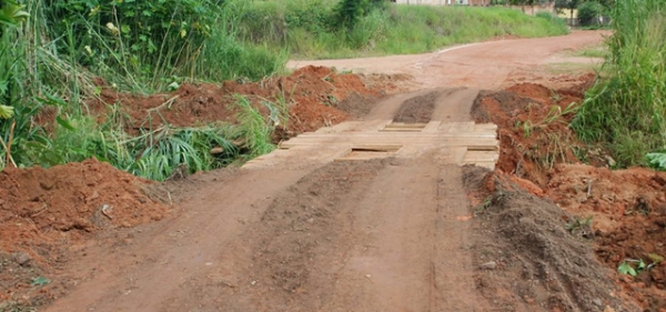 Ponte da Rua Boa Vista � reconstru�da pela prefeitura de Juara,