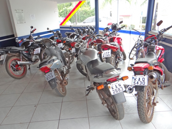 PM intensifica patrulhamento nas ruas de Juara e retira das ruas motos irregulares e condutores n�o habilitados ou embriagados.
