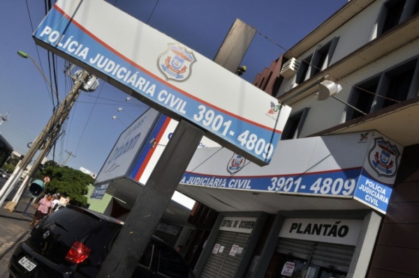 Sob efeito de drogas, jovem esfaqueia m�e e mata cunhada